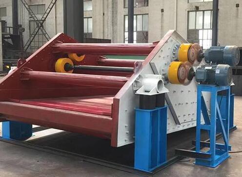 如何调整直线摇摆筛的进料装置？