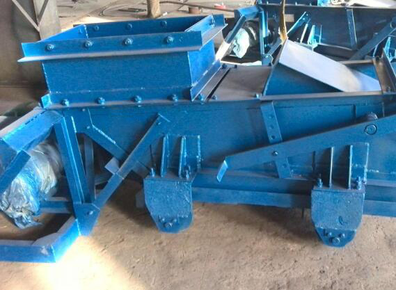 往复式给煤机的电控装置有哪些部件？